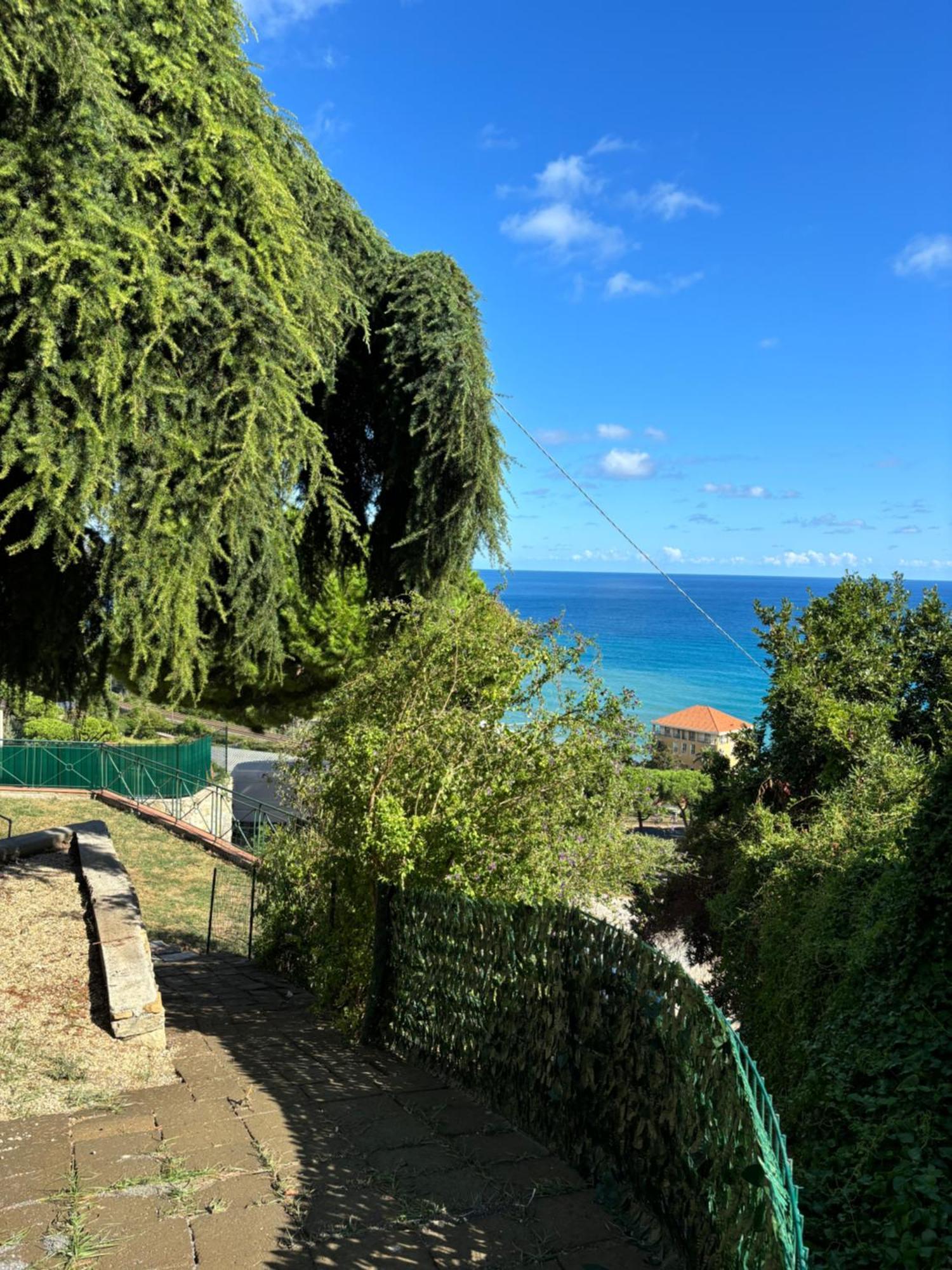 Il Giardino Del Mare Lägenhet Ventimiglia Exteriör bild