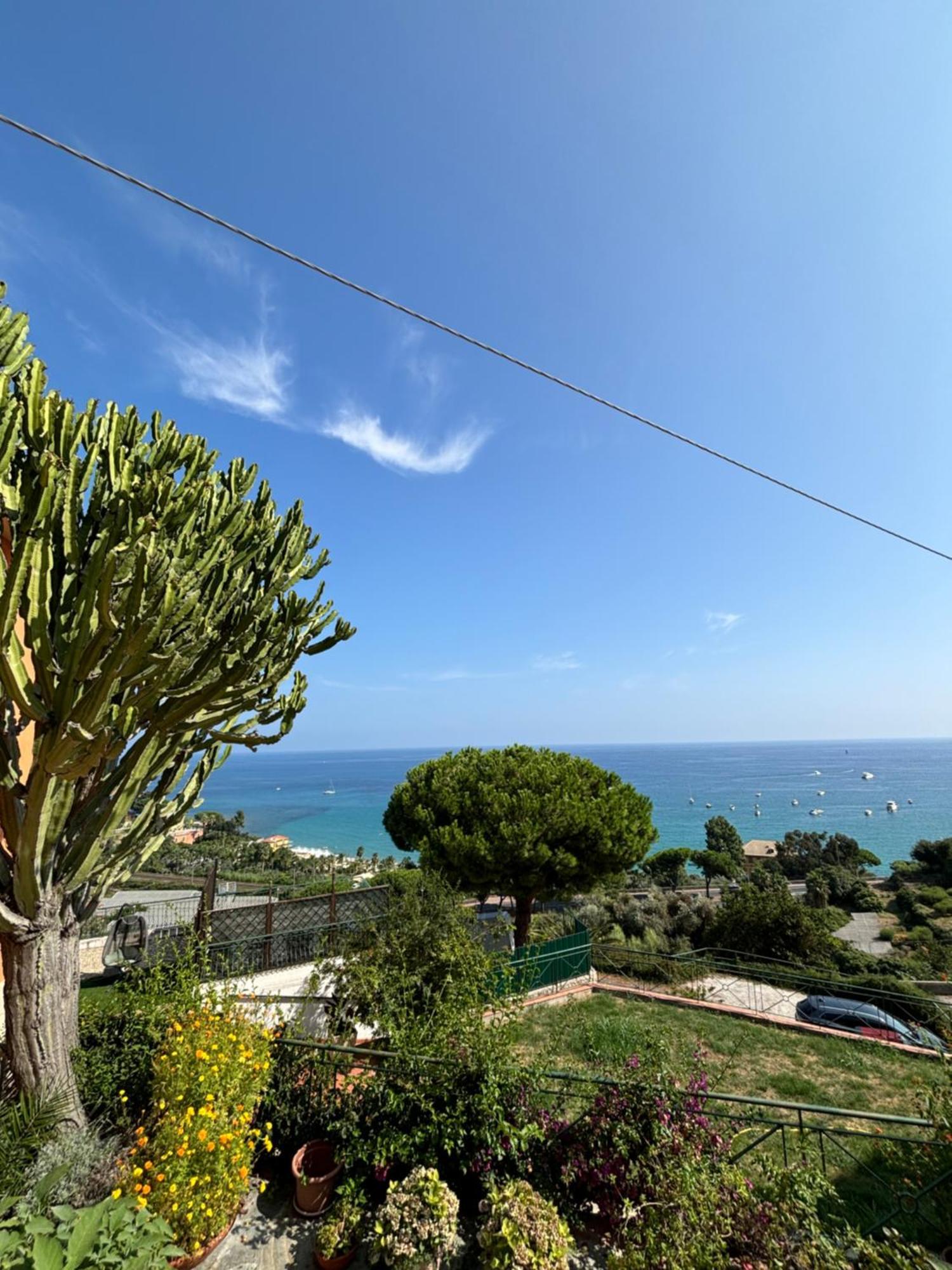 Il Giardino Del Mare Lägenhet Ventimiglia Exteriör bild