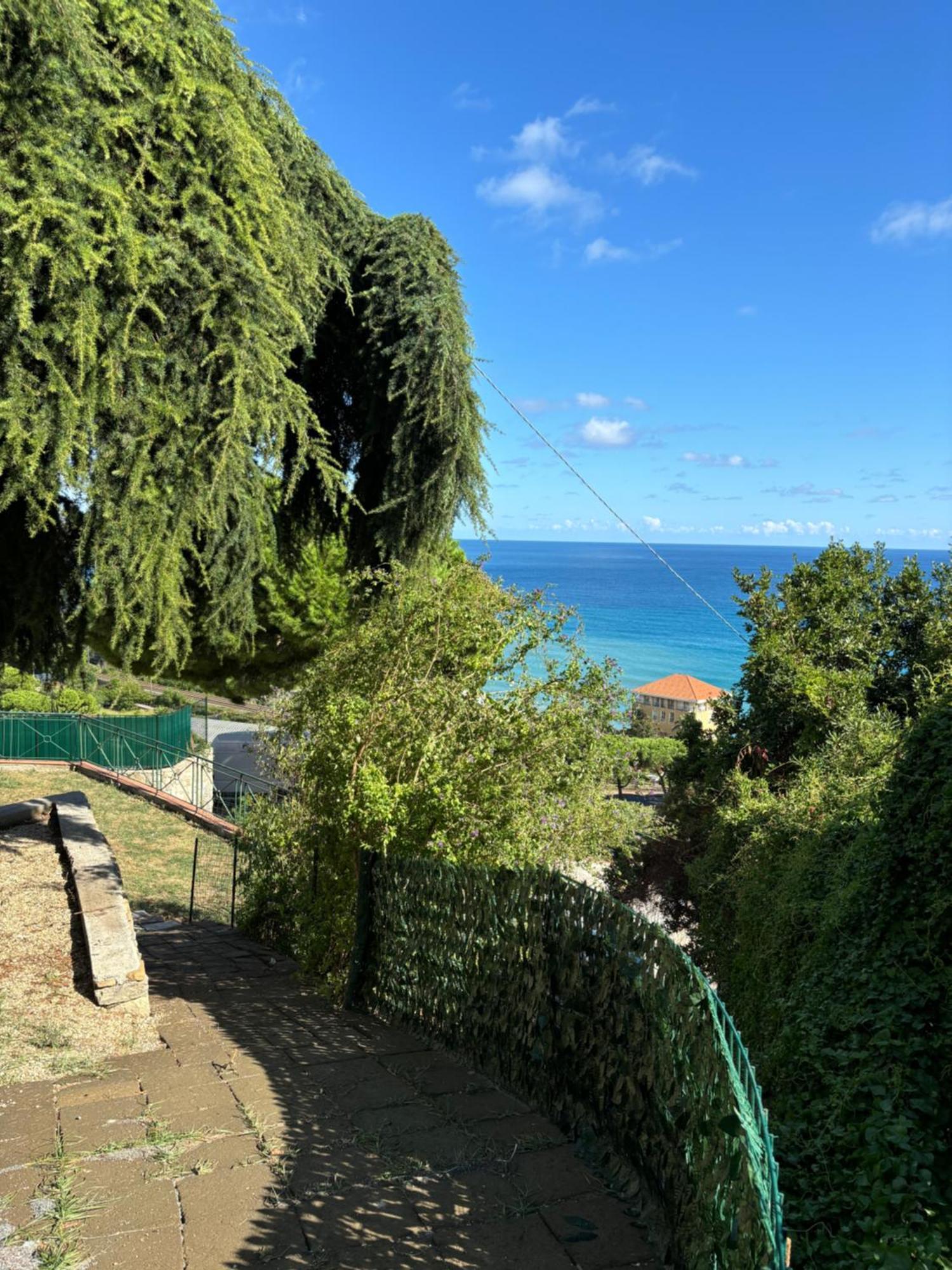 Il Giardino Del Mare Lägenhet Ventimiglia Exteriör bild