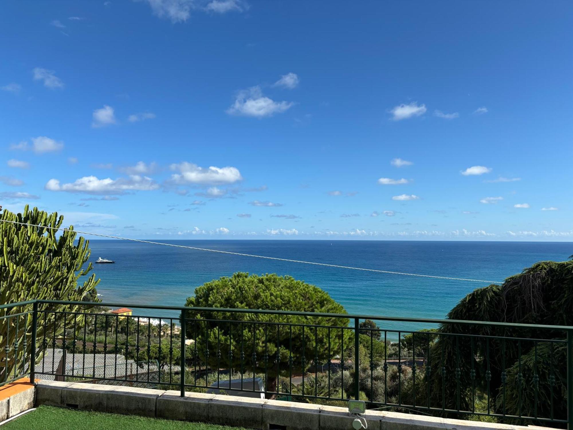 Il Giardino Del Mare Lägenhet Ventimiglia Exteriör bild