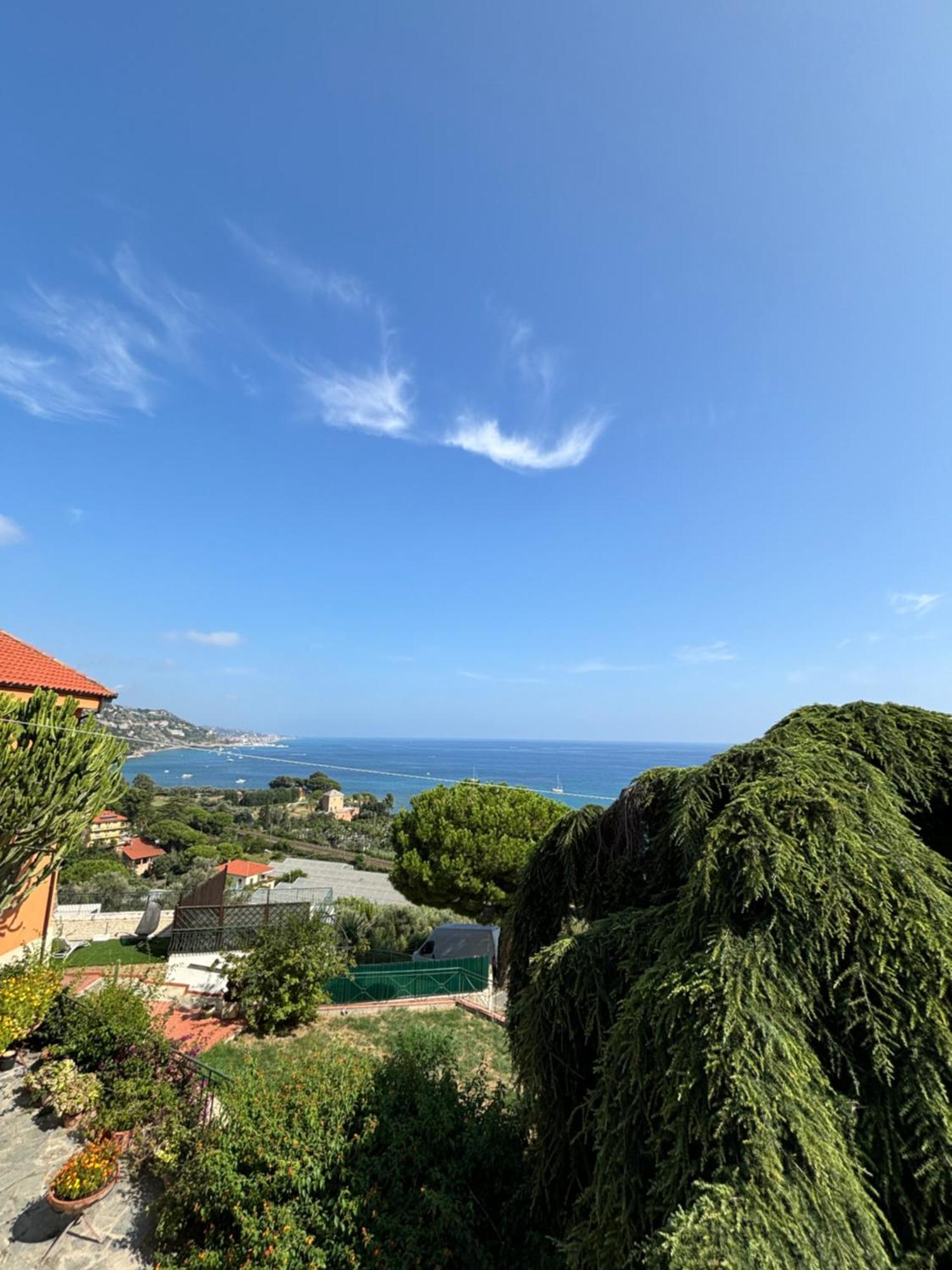 Il Giardino Del Mare Lägenhet Ventimiglia Exteriör bild