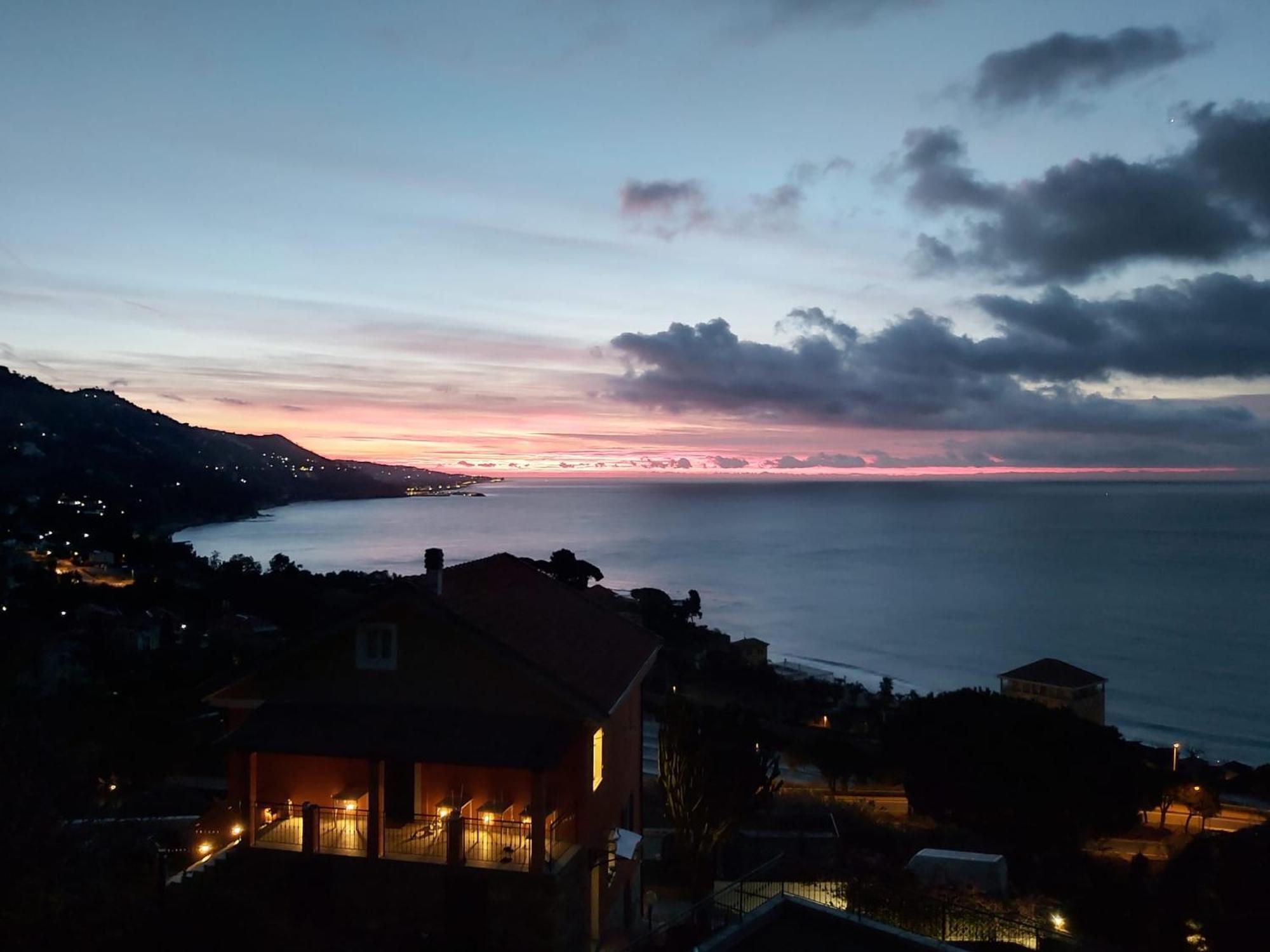 Il Giardino Del Mare Lägenhet Ventimiglia Exteriör bild