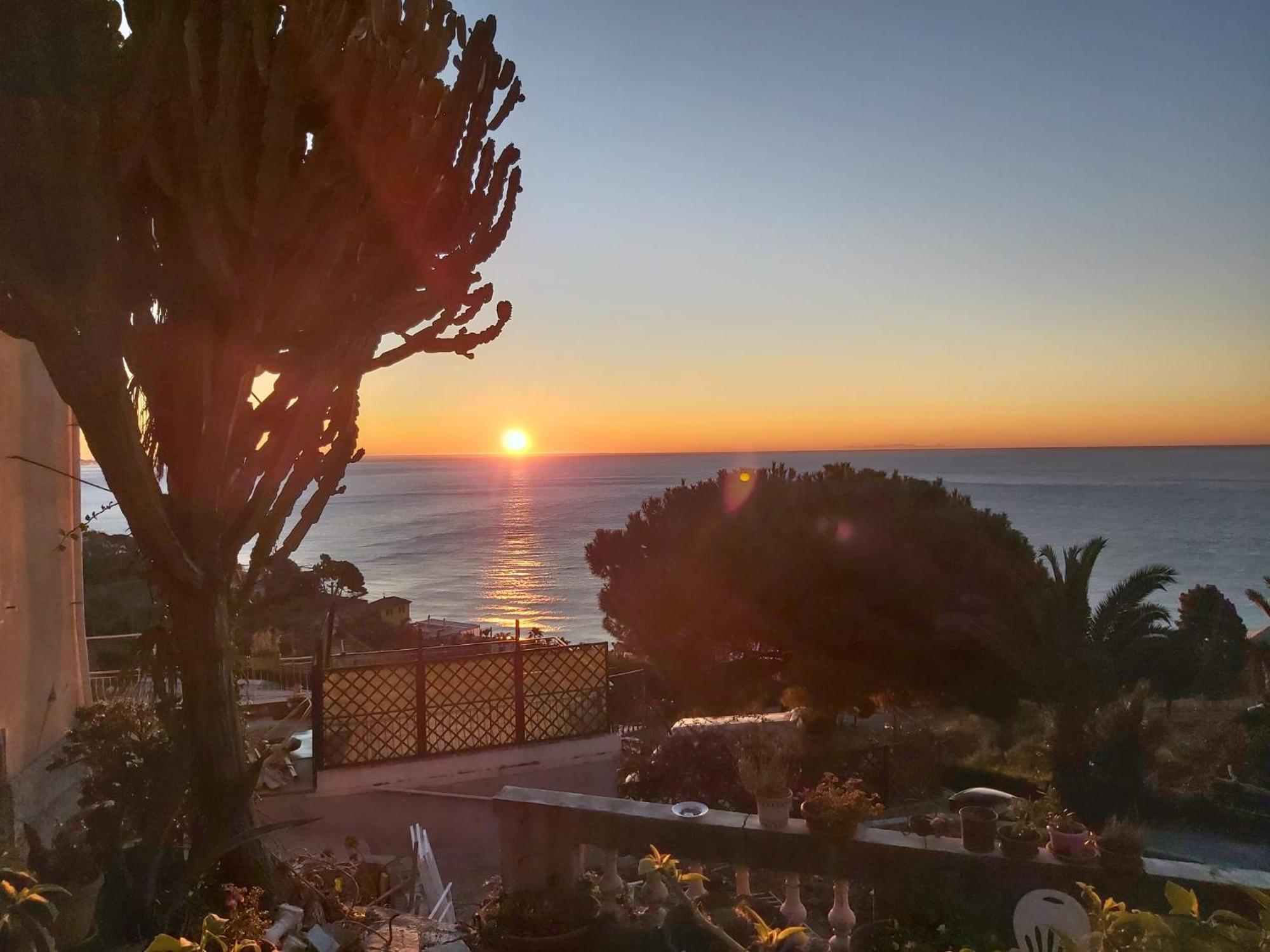 Il Giardino Del Mare Lägenhet Ventimiglia Exteriör bild